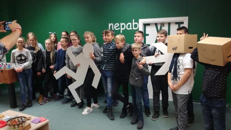 Ne tik Tomas Edisonas, bet ir mūsų jaunieji matematikai įžiebė elektros lemputę